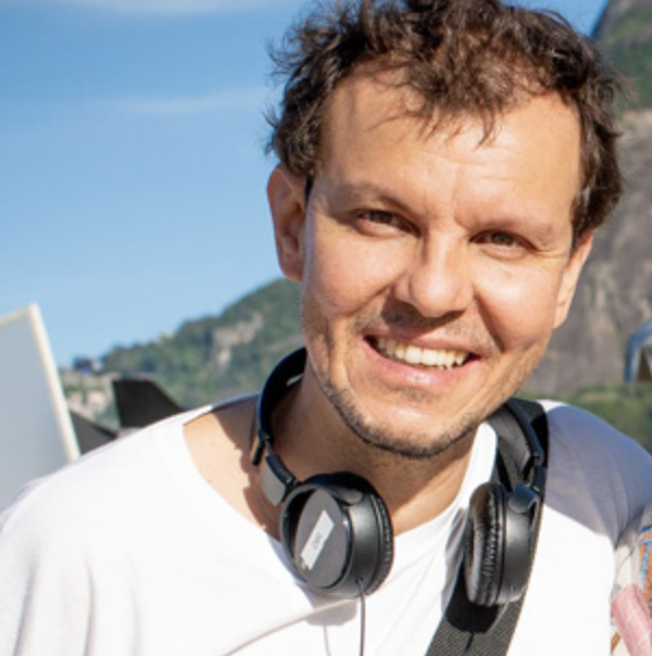 GUSTAVO MELO